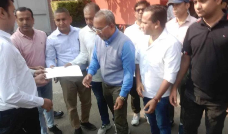 ভারতীয় হাইকমিশনে স্মারকলিপি দিয়েছে বিএনপির প্রতিনিধিদল। ছবি : সংগৃহীত
