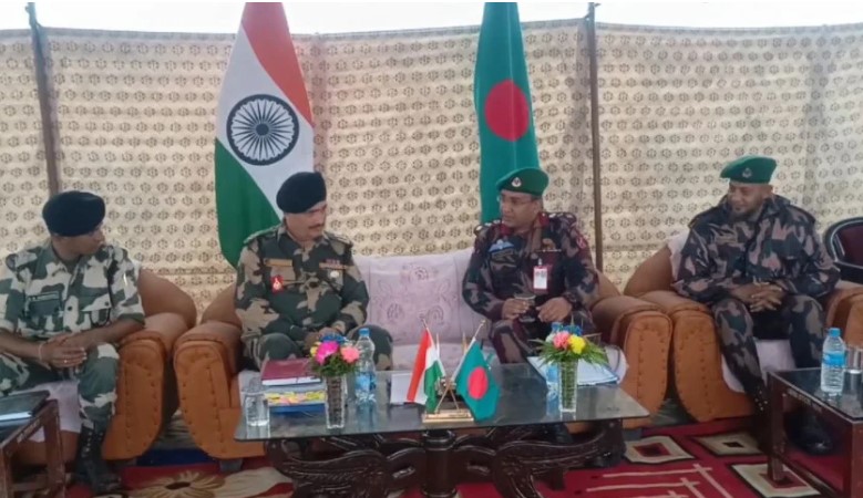 কুষ্টিয়ার দৌলতপুর সীমান্তে সোমবার রাতে বিজিবি-বিএসএফ ব্যাটালিয়ন কমান্ডার পর্যায়ে বৈঠক অনুষ্ঠিত হয়েছে। ছবি : বিজিবি