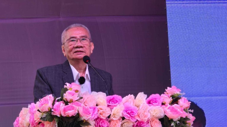 সুবর্ণজয়ন্তী উপলক্ষে আলোচনা সভায় প্রধান অতিথির বক্তব্য রাখছেন পার্বত্য চট্টগ্রাম আঞ্চলিক পরিষদ চেয়ারম্যান জ্যোতিরিন্দ্র বোধিপ্রিয় সন্তু লারমা।