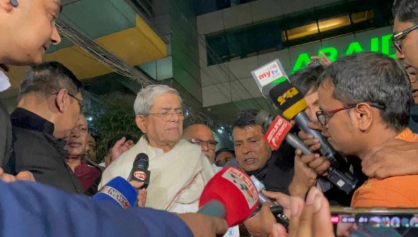 বিএনপির মহাসচিব মির্জা ফখরুল ইসলাম আলমগীর আজ শুক্রবার রাজধানীর ল্যাবএইড হাসপাতালে অন্তর্বর্তী সরকারের উপদেষ্টা হাসান আরিফের শোকসন্তপ্ত পরিবারকে সমবেদনা জানাতে যান।