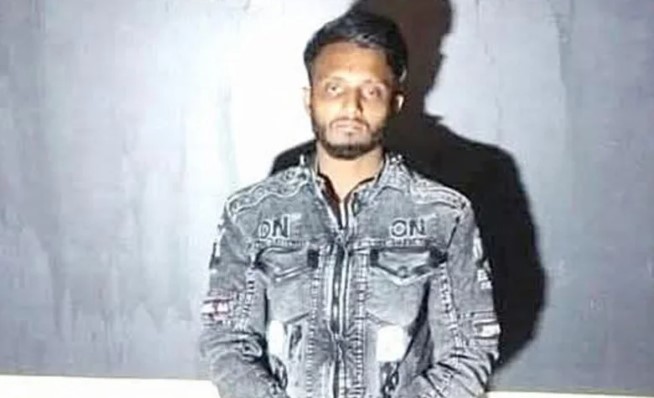 র্যাবের হাতে গ্রেপ্তার হওয়া আকাশ মন্ডল ওরফে ইরফান। ছবি : র্যাবের সৌজন্যে
