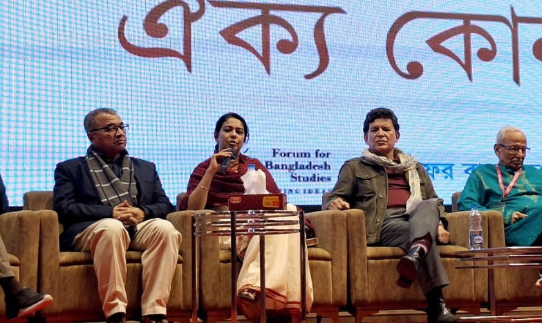পরিবেশ উপদেষ্টা সৈয়দা রিজওয়ানা হাসান গতকাল শুক্রবার রাজধানীর কেআইবি মিলনায়তনে ঐক্য, সংস্কার ও নির্বাচন নিয়ে সংলাপে বক্তব্য দেন। ছবি : ইউএনবি