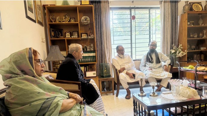  বিএনপির মহাসচিব মির্জা ফখরুল ইসলাম আলমগীরের সঙ্গে দেখা করেছেন দলটির সদ্য কারামুক্ত ভাইস চেয়ারম্যান আব্দুস সালাম পিন্টু। ছবি: সংগৃহীত