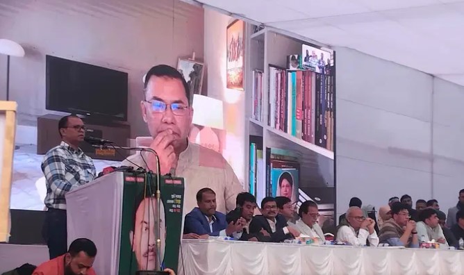 নীলফামারীতে ভিডিও কফোরেন্সের মাধ্যমে বক্তব্য রাখছেন বিএনপির ভারপ্রাপ্ত চেয়ারম্যান তারেক রহমান