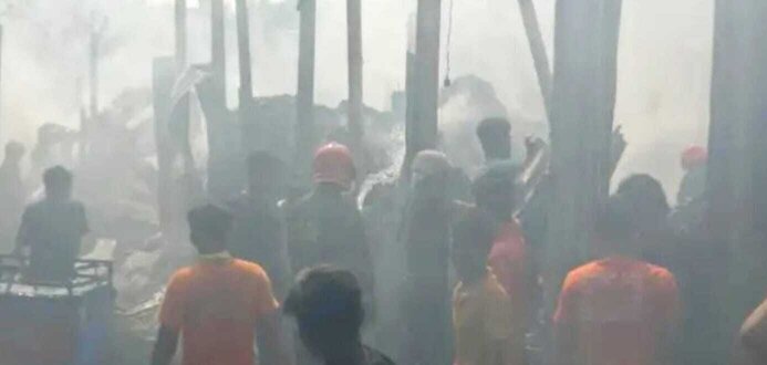 টঙ্গীতে ঝুটের গুদামে ভয়াবহ আগুন, আধাঘণ্টায় নিয়ন্ত্রণে