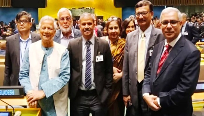 নিউইয়র্কে প্রধান উপদেষ্টার ১০৪ জন সফরসঙ্গী নিয়ে সমালোচনার ঝড়