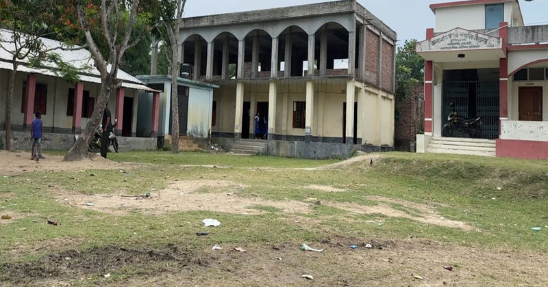 রাজবাড়ীতে তালতলা সপ্তপল্লী উচ্চ বিদ্যা.৩৭ লাখ টাকার দোতলা ভবনে সিঁড়ি নেই