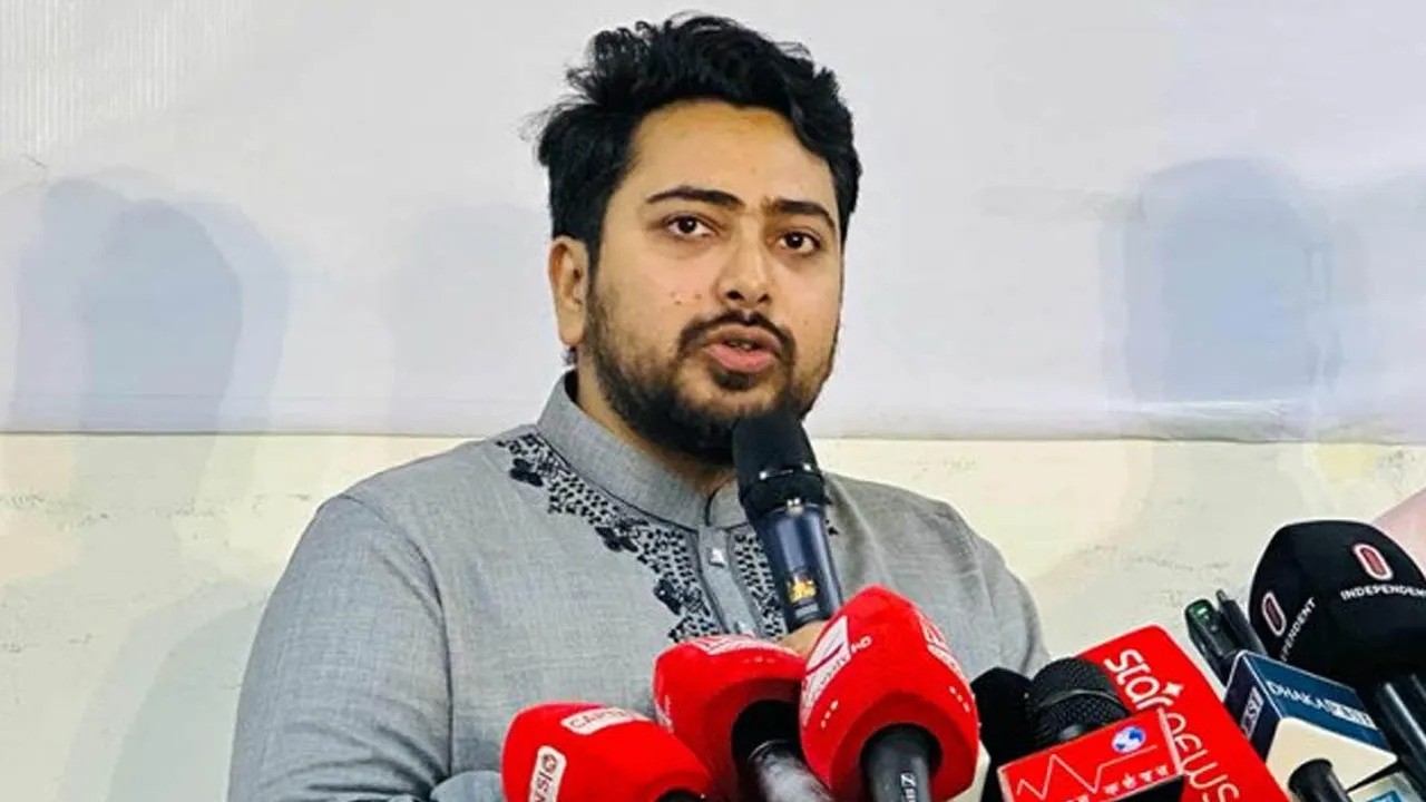   বর্তমান সরকার সংস্কারের বদলে আগের ব্যবস্থায় ফিরতে চায়: নাহিদ