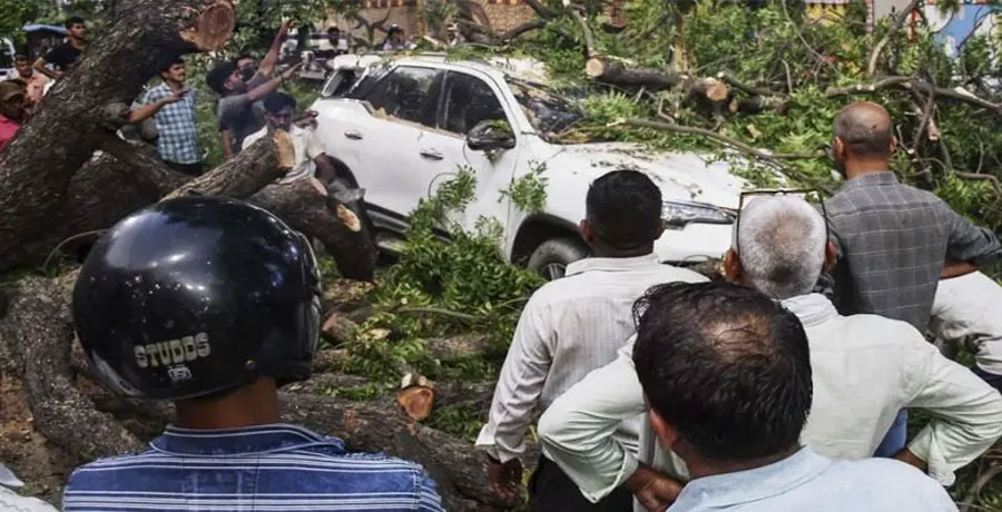উত্তর প্রদেশে ঝড়-বৃষ্টির মৃতের সংখ্যা ১১১, ব্যাপক ক্ষয়ক্ষতি