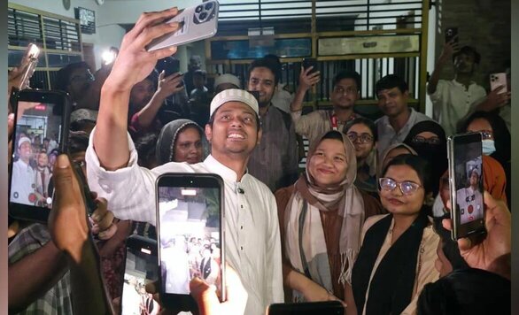        টুপি মুসলমানদের, কোনো দল নয়: নাসীরুদ্দীন পাটওয়ারী