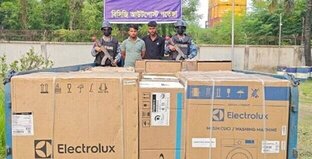 চট্টগ্রামে শুল্ক ফাঁকির অভিযোগে ট্রাকভর্তি এসি-ফ্রিজ সহ আটক -২