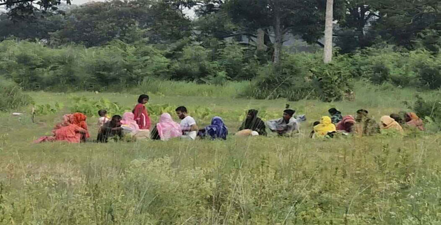 সীমান্তে ২০ জনকে ফের পুশ-ইন প্রচেষ্টা, লাঠি হাতে রাত কাটালেন স্থানীয়রা