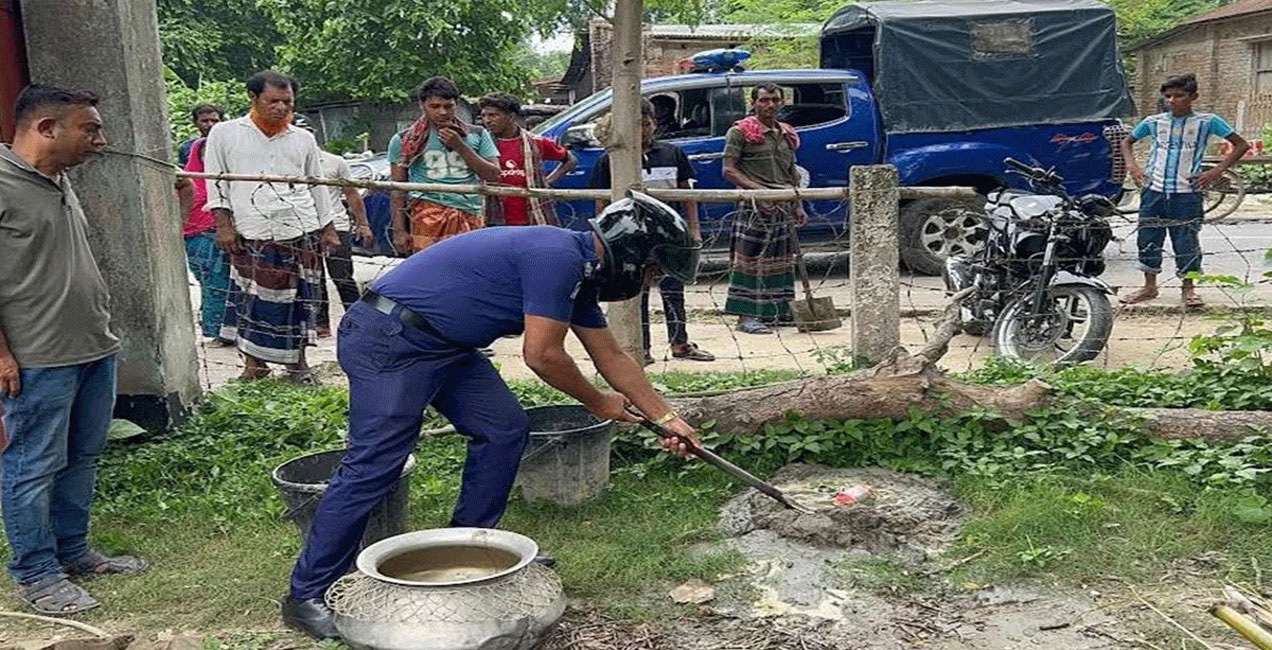 জয় বাংলা’ লেখা বোমাসদৃশ বস্তু উদ্ধার, চুয়াডাঙ্গায় চাঞ্চল্যকর পরিস্থিতি