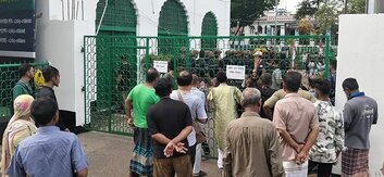 পুরান ঢাকার হোসেনি দালান এলাকায় সতর্ক সোয়াত-র‍্যাব-পুলিশ	
