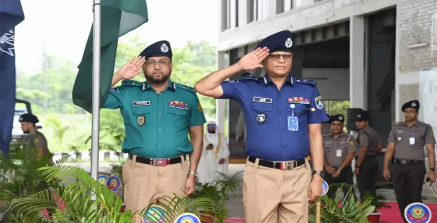 পুলিশের ইউনিফর্মে পরিবর্তন, ফিরল গাঢ় নীল-খাকি রং