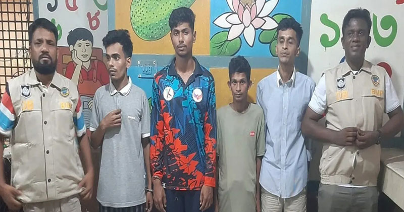  বরিশালে স্কুলের সামনে শিক্ষার্থীদের উত্ত্যক্ত,কিশোর গ্যাংয়ের  ৪জন আটক