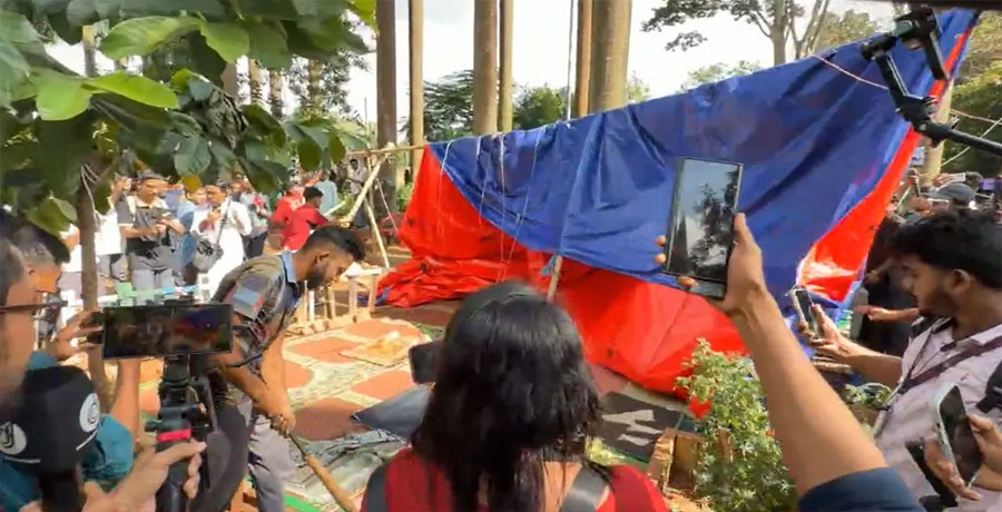 বুলডোজার অভিযানে গুঁড়িয়ে দেওয়া হলো রাজীব শাহের আস্তানা