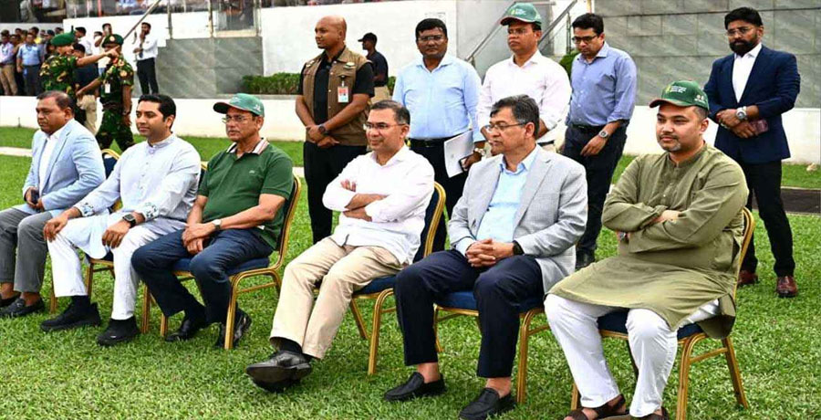 ভিআইপি বক্স নয়, মাঠে বসেই খেলা উপভোগ করলেন প্রধানমন্ত্রী
