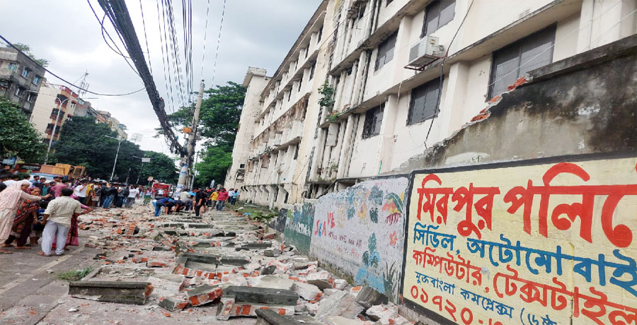 রাজধানীতে টিসিবির পণ্য কেনার সময় দেয়াল ধস, নিহত ২ আহত অন্তত ৭