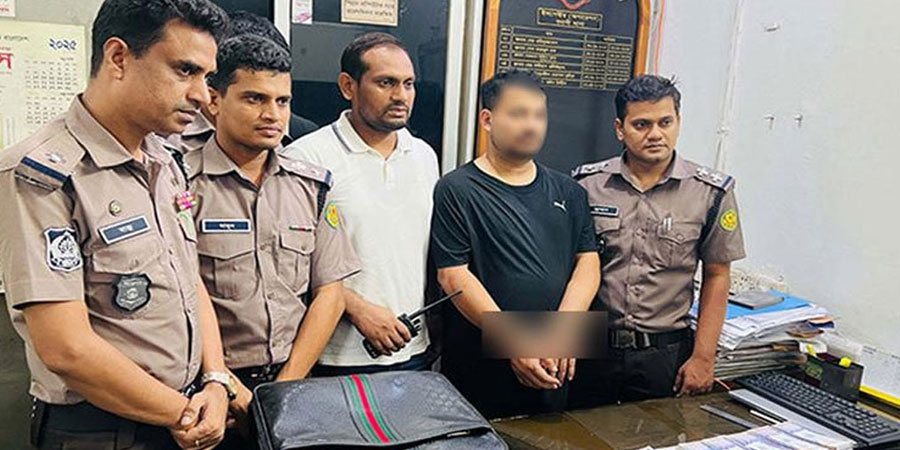     বনানীতে জাল নোটে সোনা কেনাকালে আটক রুবেল ২ দিনের রিমান্ডে