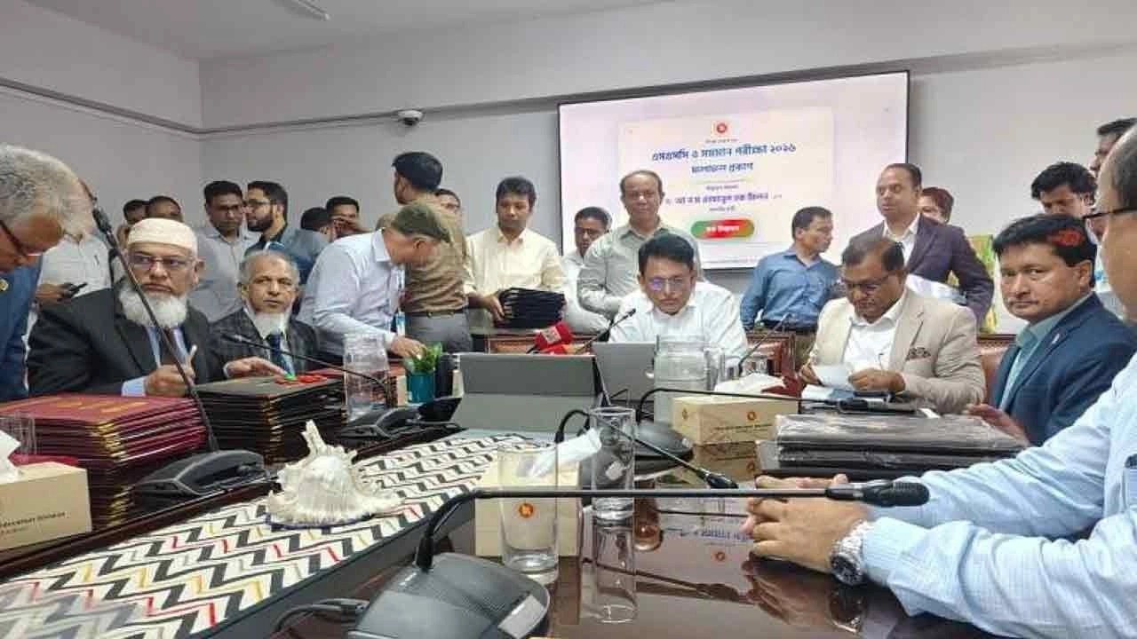 দেশের ১১টি শিক্ষা বোর্ডে এসএসসির ফল প্রকাশ, পাসের হার ৬২.২৫ শতাংশ