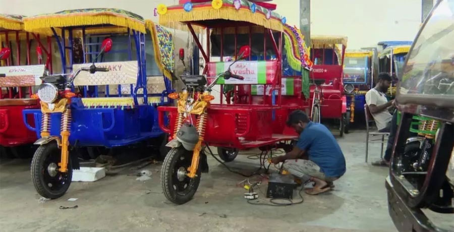 ই-রিকশার ব্যাটারি চার্জে সৌরবিদ্যুৎ বাধ্যতামূলক করার উদ্যোগ