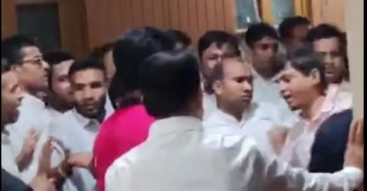  বিএনপির ৪৮ তম প্রতিষ্ঠাবার্ষিকী সুপ্রিম কোর্টে বিএনপিপন্থী আইনজীবীদের মারামারি