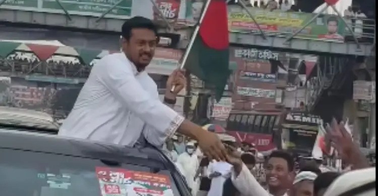  মতিঝিল থেকে  লংমার্চে ছাদখোলা গাড়িতে পাটওয়ারী
