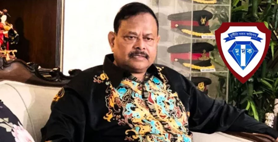   সাবেক সেনা প্রধান আজিজের স্ত্রীর সম্পদ অনুসন্ধানে দুদকের কর্মকর্তা