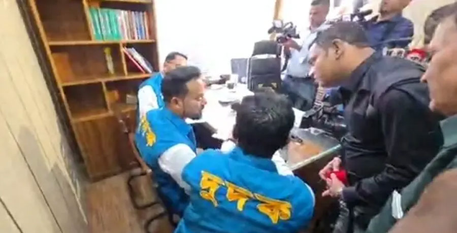রাজধানীর তেজগাঁও সাব-রেজিস্ট্রি অফিসে দুদকের অভিযান
