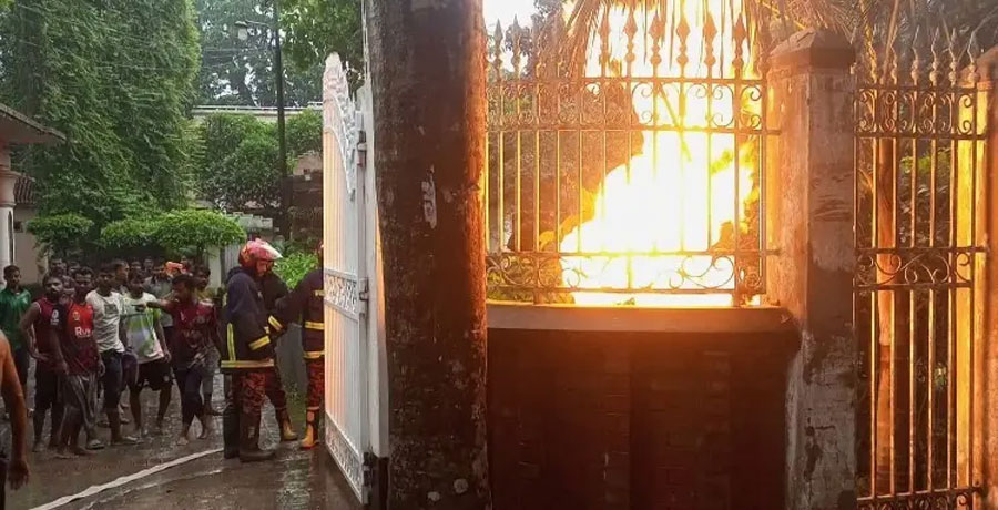 বজ্রপাতে মন্ত্রী টুকুর বাসার গ্যাস রাইজারে আগুন