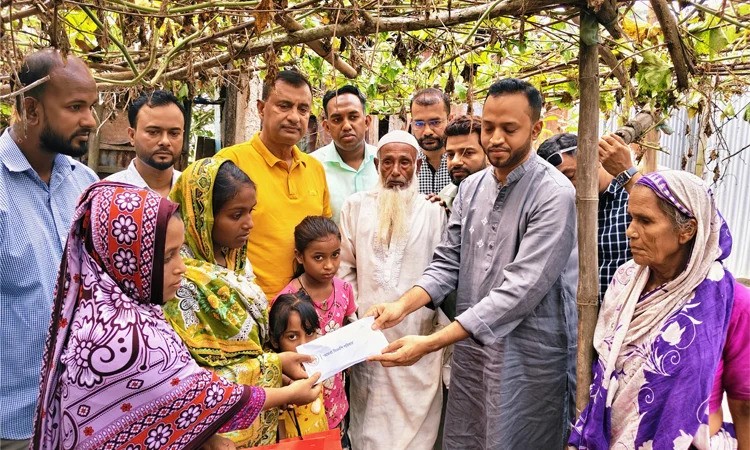  ঢাকার দোহারে এতিম ৫ কন্যা পেয়েছে প্রধানমন্ত্রীর সাহায্য