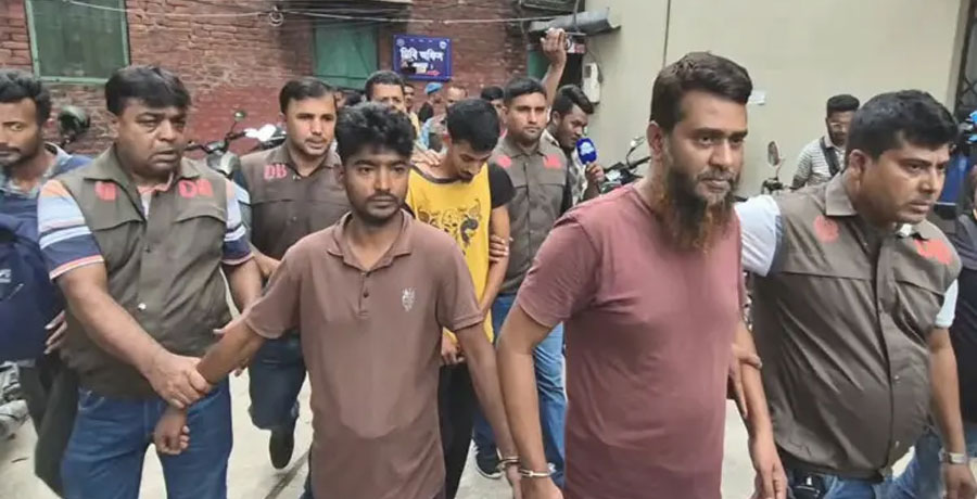   বগুড়ায় পুলিশ পরিচয়ে ১০২ ভরি সোনা ছিনতাই, গ্রেফতার ৪